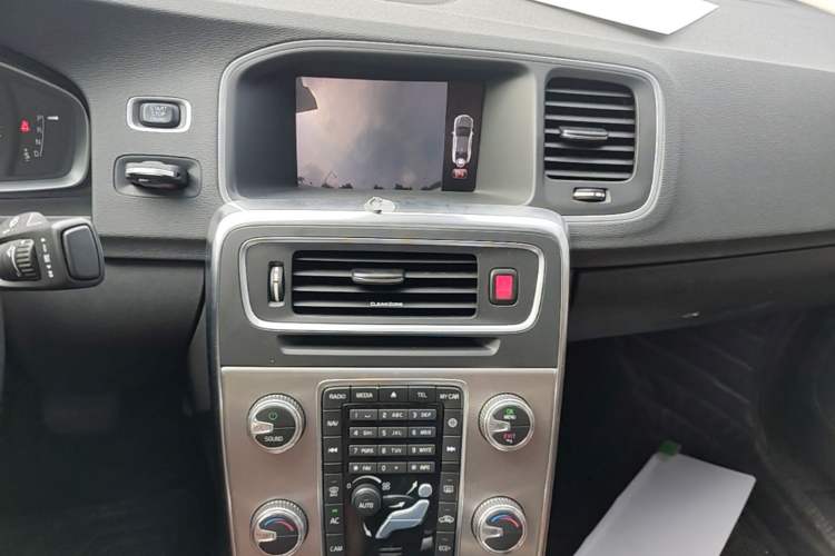 Used Volvo S60 2017 S60L T3 Smart Upgrade Edition Audio And AC Panel