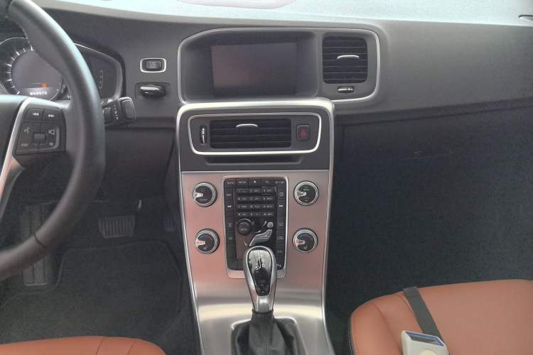Used Volvo S60 2017 S60L T4 Smart Range Edition Audio And AC Panel