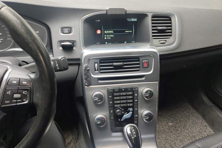 Used Volvo S60 2017 S60L T3 Smart Upgrade Edition Audio And AC Panel