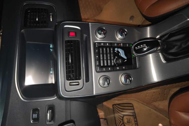 Used Volvo S60 2017 S60L T4 Smart Range Edition Audio And AC Panel