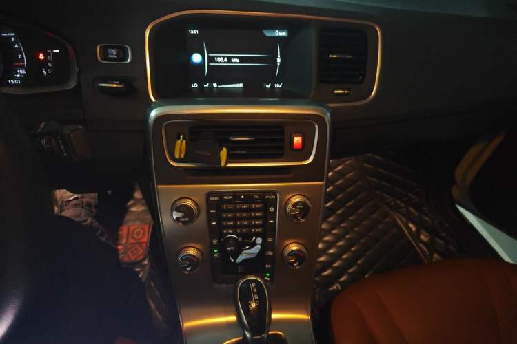 Used Volvo S60 2017 S60L T4 Smart Range Edition Audio And AC Panel