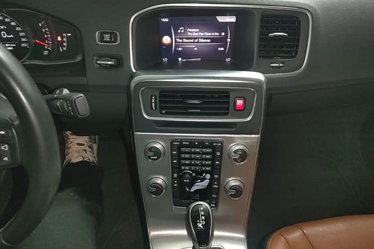 Used Volvo S60 2017 S60L T3 Smart Upgrade Edition Audio And AC Panel