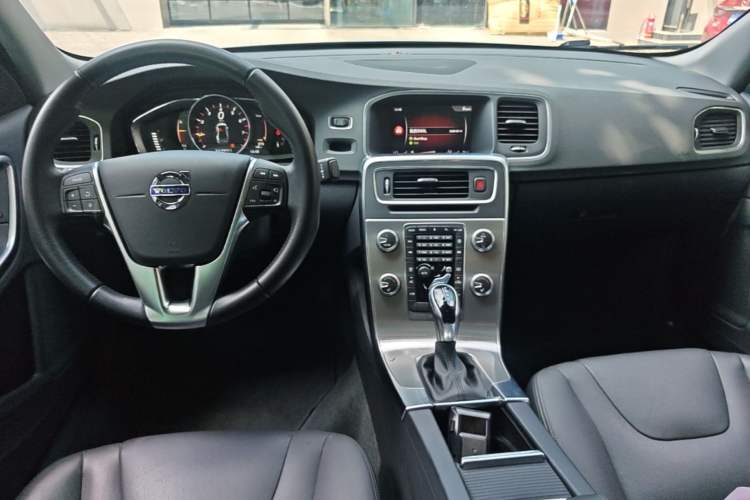 Used Volvo S60 2017 S60L T4 Smart Range Edition Center Console