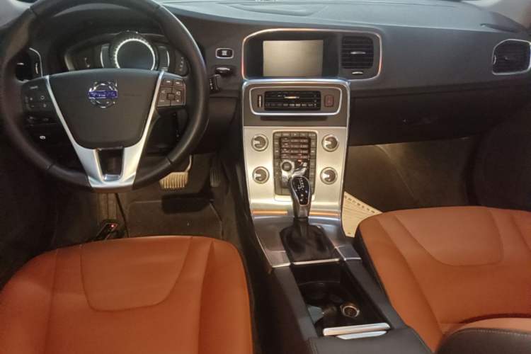 Used Volvo S60 2017 S60L T4 Smart Range Edition Center Console
