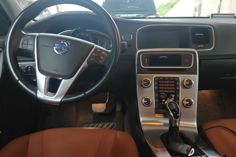Used Volvo S60 2017 S60L T4 Smart Range Edition Center Console