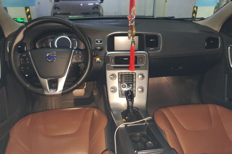 Used Volvo S60 2017 S60L T5 Intelligent Drive Edition Center Console