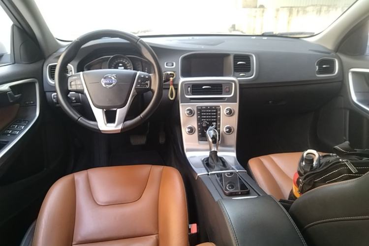 Used Volvo S60 2017 S60L T3 Smart Upgrade Edition Center Console