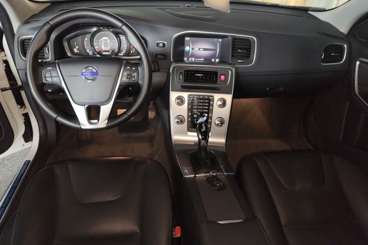 Used Volvo S60 2017 S60L T4 Smart Range Edition Center Console