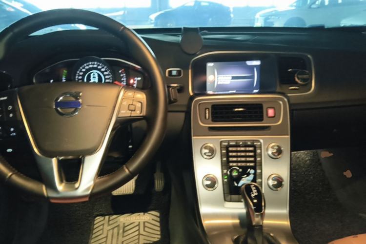 Used Volvo S60 2017 S60L T3 Smart Upgrade Edition Center Console