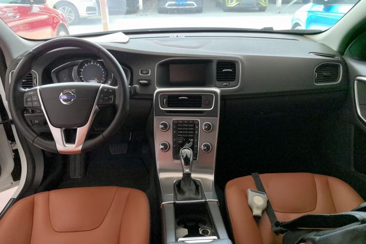 Used Volvo S60 2017 S60L T4 Smart Range Edition Center Console