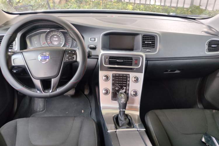 Used Volvo S60 2017 S60L T3 Smart Drive Edition Center Console