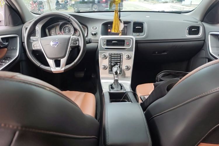 Used Volvo S60 2017 S60L T3 Smart Upgrade Edition Center Console