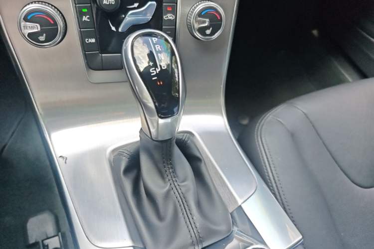 Used Volvo S60 2017 S60L T4 Smart Range Edition Gear Lever