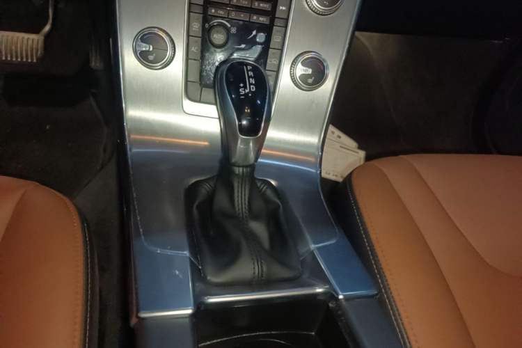 Used Volvo S60 2017 S60L T4 Smart Range Edition Gear Lever