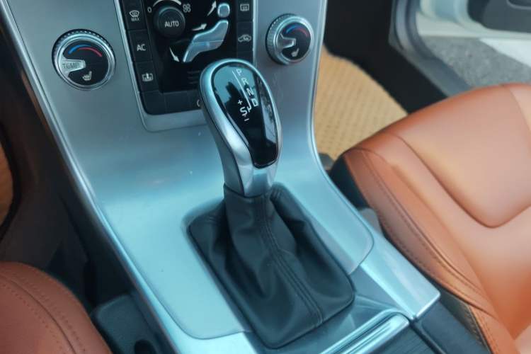 Used Volvo S60 2017 S60L T5 Intelligent Drive Edition Gear Lever