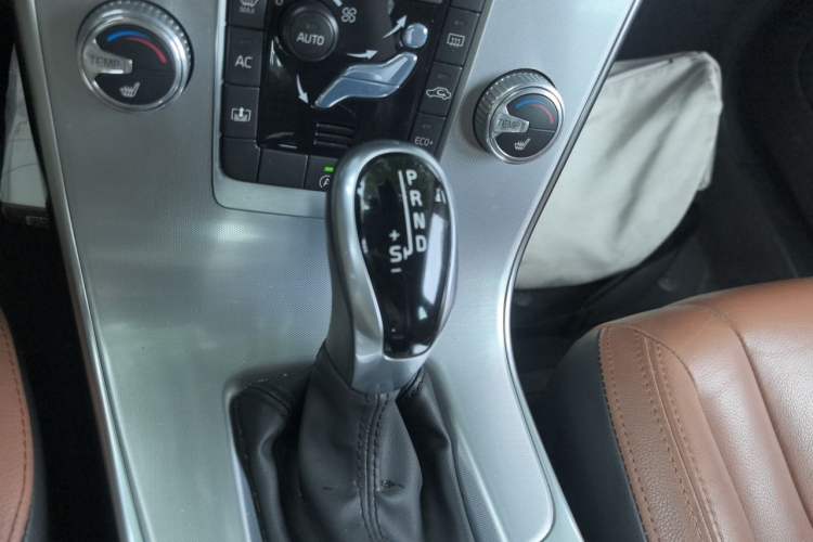 Used Volvo S60 2017 S60L T5 Intelligent Drive Edition Gear Lever