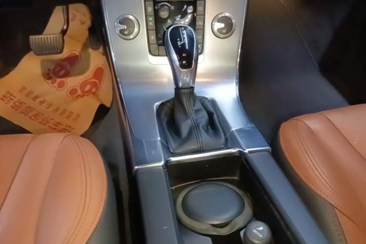 Used Volvo S60 2017 S60L T5 Intelligent Drive Edition Gear Lever