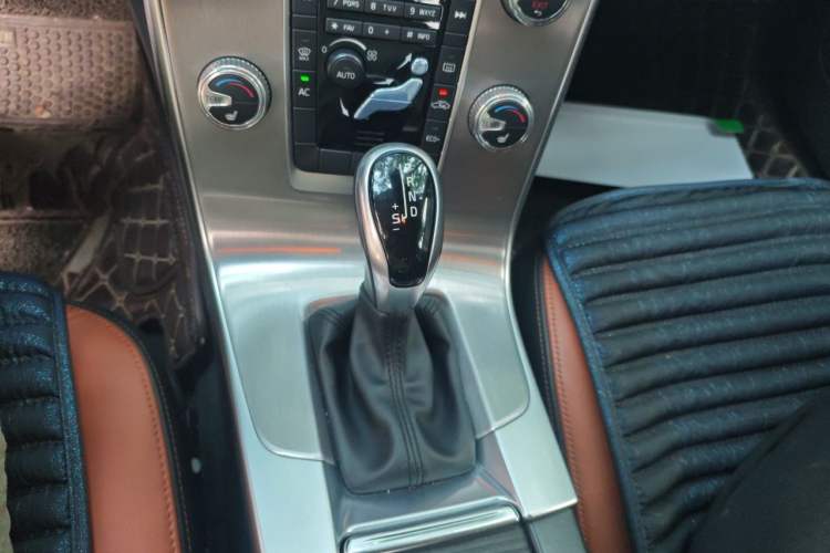 Used Volvo S60 2017 S60L T4 Smart Range Edition Gear Lever