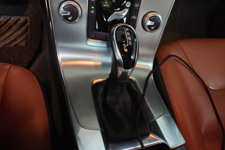 Used Volvo S60 2017 S60L T4 Smart Range Edition Gear Lever