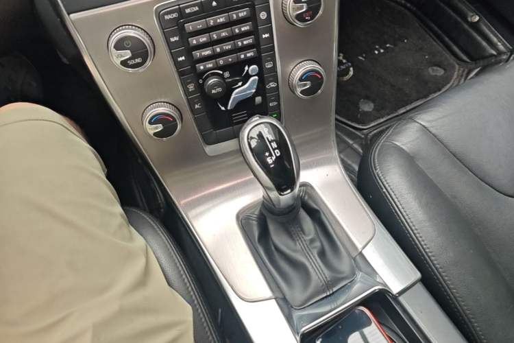 Used Volvo S60 2017 S60L T3 Smart Upgrade Edition Gear Lever