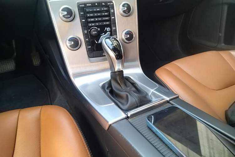 Used Volvo S60 2017 S60L T3 Smart Upgrade Edition Gear Lever