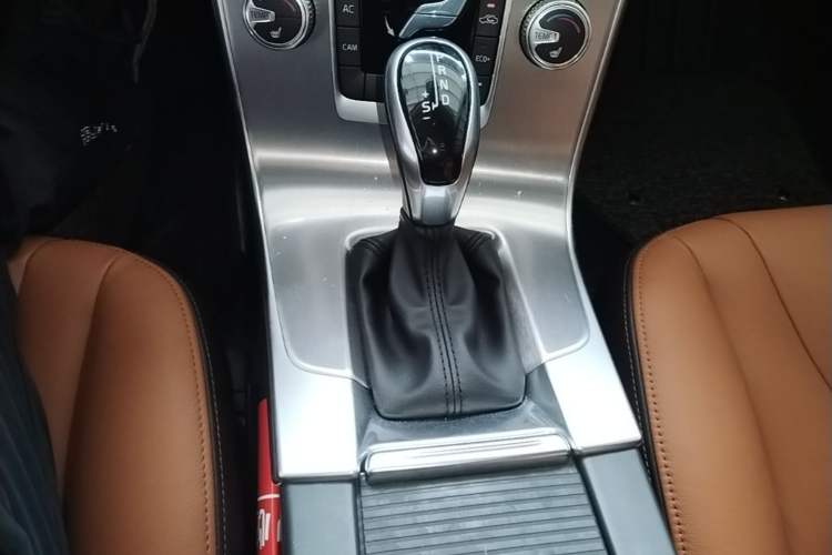 Used Volvo S60 2017 S60L T4 Smart Range Edition Gear Lever