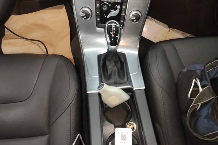 Used Volvo S60 2017 S60L T5 Intelligent Drive Edition Gear Lever