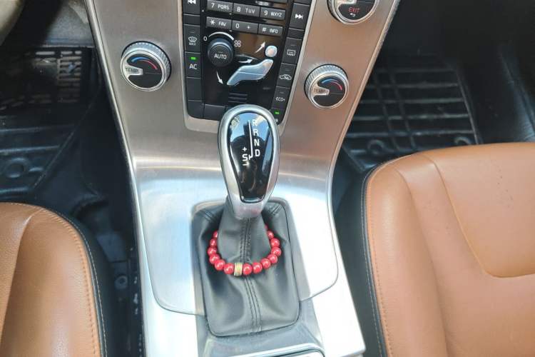 Used Volvo S60 2017 S60L T3 Smart Upgrade Edition Gear Lever