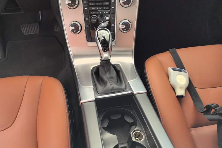 Used Volvo S60 2017 S60L T4 Smart Range Edition Gear Lever