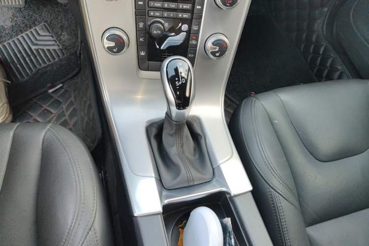 Used Volvo S60 2017 S60L T5 Intelligent Drive Edition Gear Lever