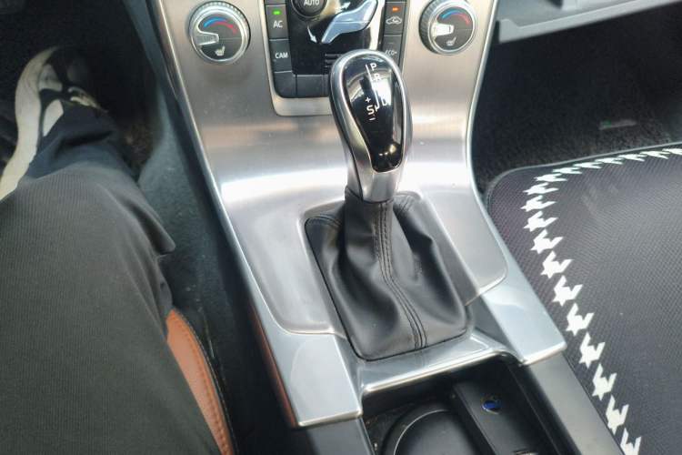 Used Volvo S60 2017 S60L T4 Smart Range Edition Gear Lever
