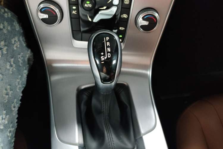 Used Volvo S60 2017 S60L T3 Smart Upgrade Edition Gear Lever