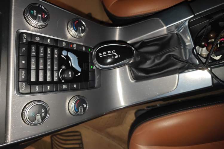 Used Volvo S60 2017 S60L T4 Smart Range Edition Gear Lever