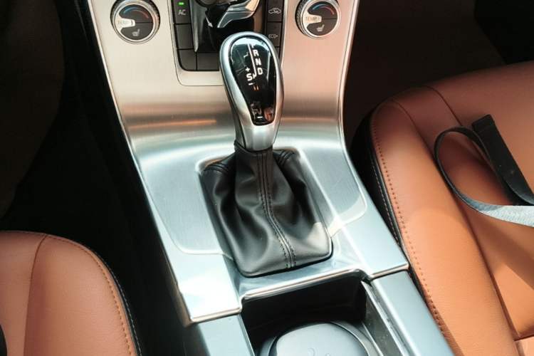 Used Volvo S60 2017 S60L T4 Smart Range Edition Gear Lever