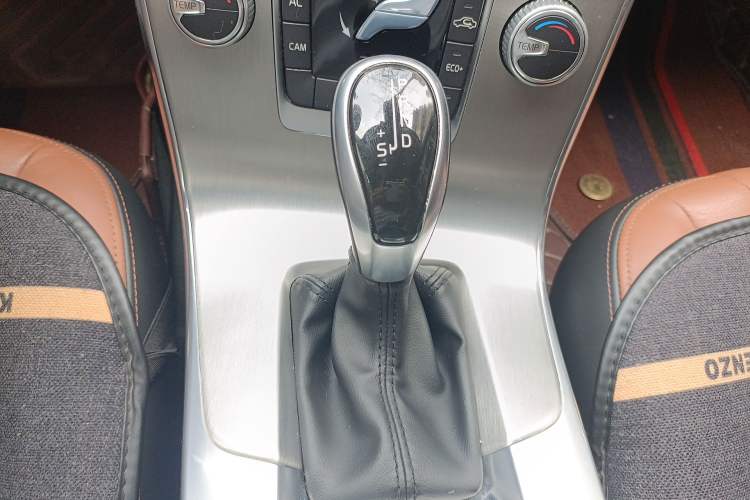 Used Volvo S60 2017 S60L T3 Smart Upgrade Edition Gear Lever