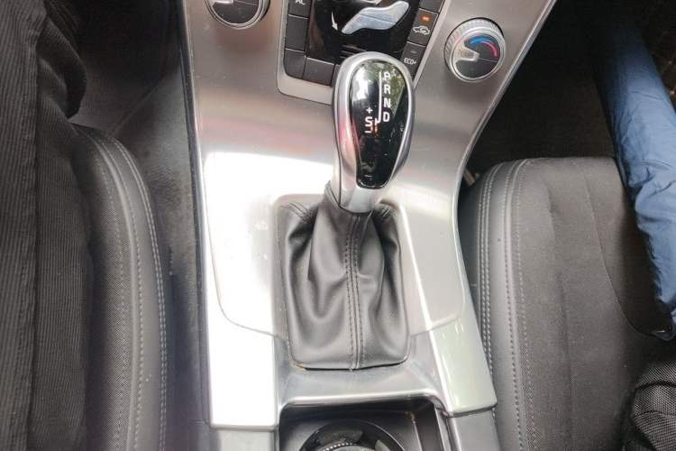 Used Volvo S60 2017 S60L T3 Smart Drive Edition Gear Lever