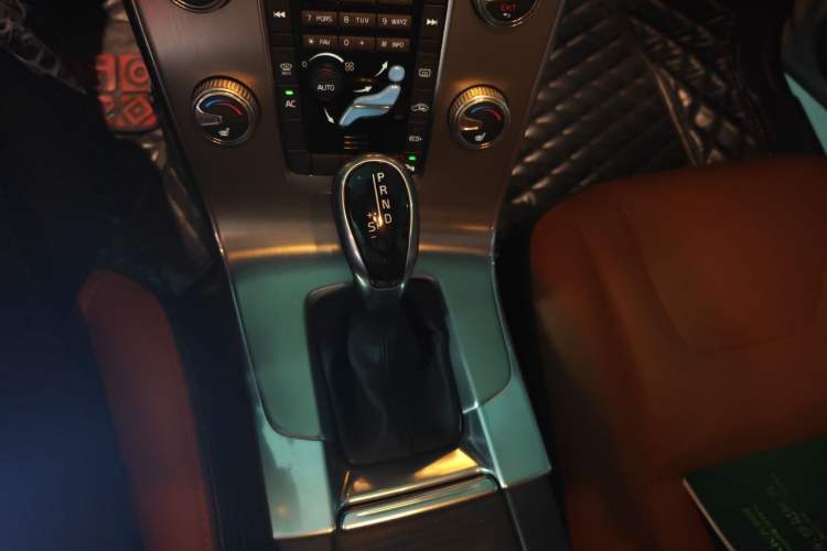 Used Volvo S60 2017 S60L T4 Smart Range Edition Gear Lever