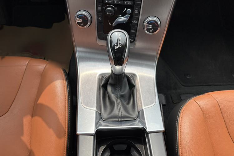 Used Volvo S60 2017 S60L T4 Smart Range Edition Gear Lever