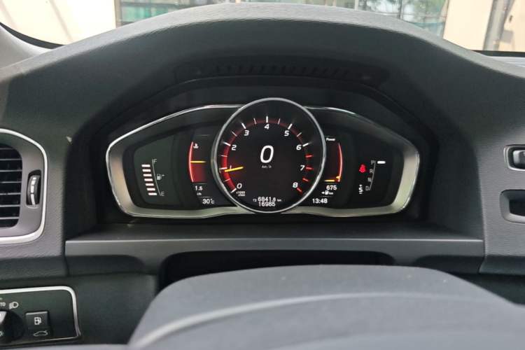 Used Volvo S60 2017 S60L T4 Smart Range Edition Instrument Cluster