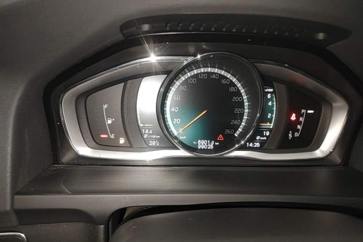 Used Volvo S60 2017 S60L T5 Intelligent Drive Edition Instrument Cluster