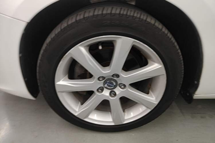 Used Volvo S60 2017 S60L T5 Intelligent Drive Edition Left Front Wheel Hub