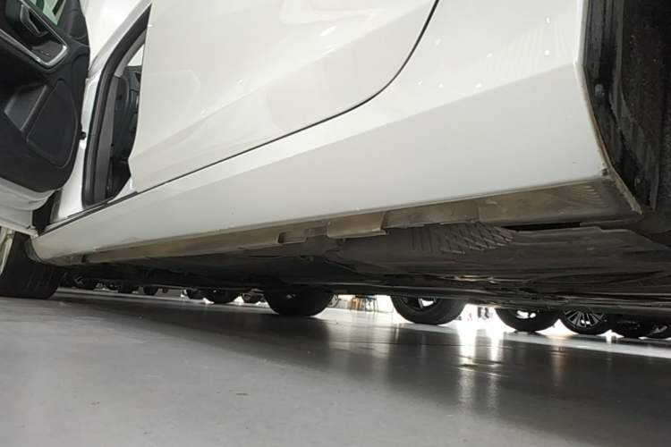 Used Volvo S60 2017 S60L T3 Smart Drive Edition Left Side Sill