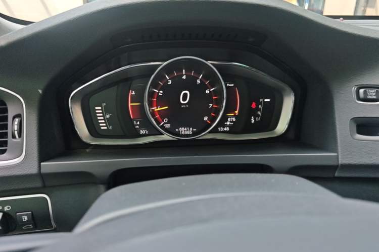 Used Volvo S60 2017 S60L T4 Smart Range Edition Odometer Close Up