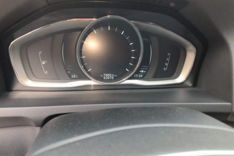 Used Volvo S60 2017 S60L T4 Smart Range Edition Odometer Close Up