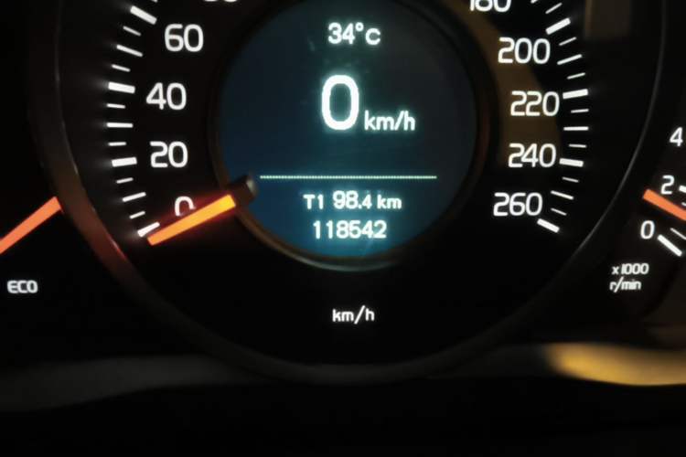 Used Volvo S60 2017 S60L T3 Smart Upgrade Edition Odometer Close Up