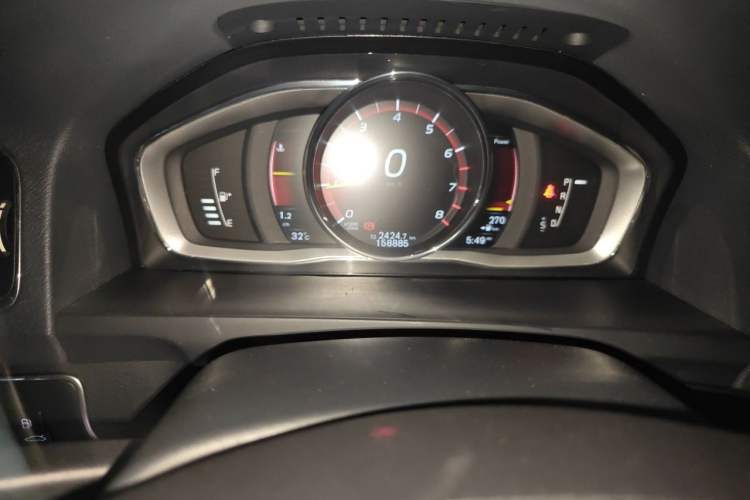 Used Volvo S60 2017 S60L T4 Smart Range Edition Odometer Close Up