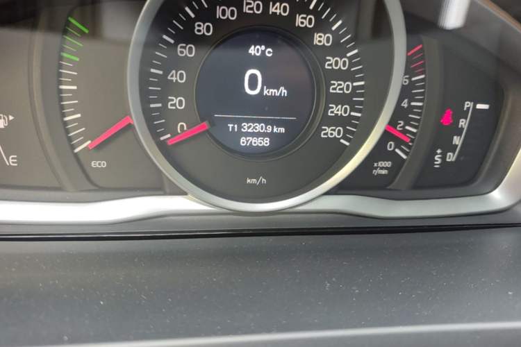 Used Volvo S60 2017 S60L T3 Smart Upgrade Edition Odometer Close Up