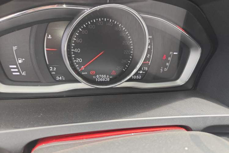 Used Volvo S60 2017 S60L T5 Intelligent Drive Edition Odometer Close Up