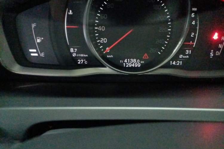 Used Volvo S60 2017 S60L T4 Smart Range Edition Odometer Close Up