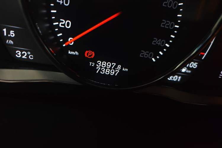 Used Volvo S60 2017 S60L T4 Smart Range Edition Odometer Close Up